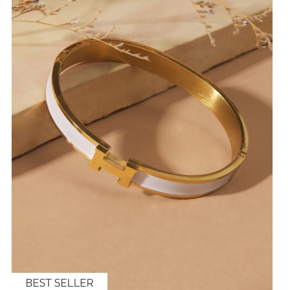 ❤️❤️NWT Altar’d State H Bangle Bracelet
